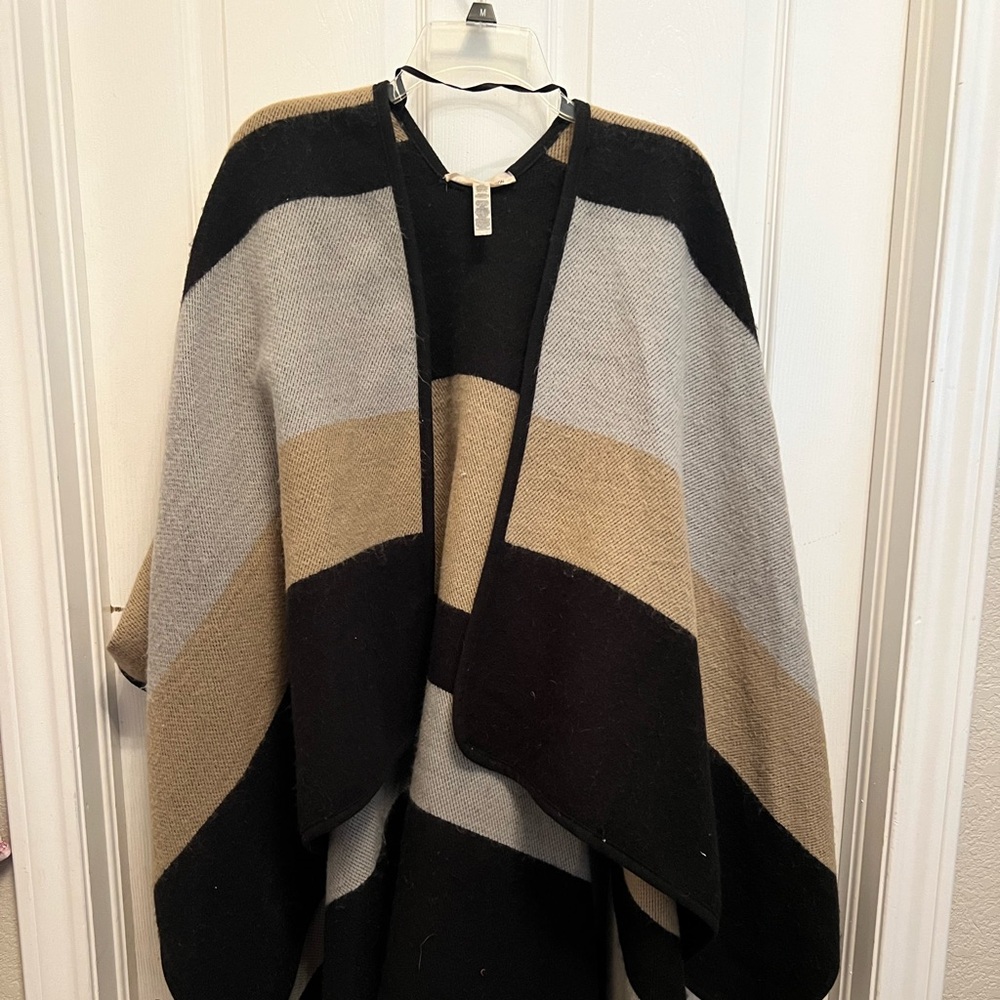 BCBG poncho